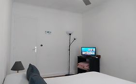 Econmic Room In A Private Apartament